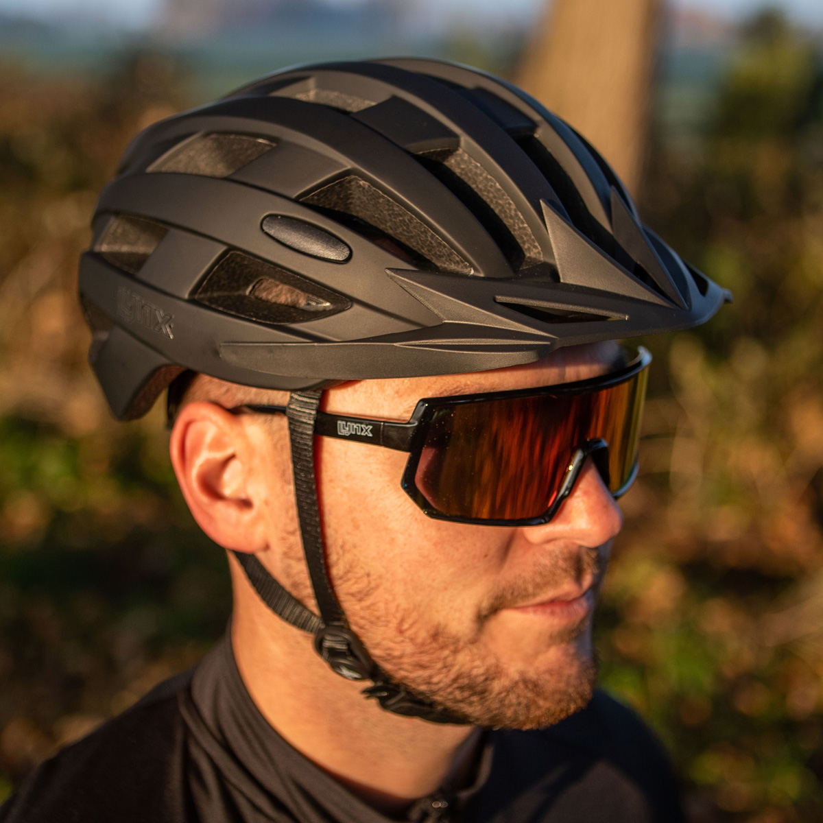 619101.BLA LYNX Cycling helmet All-Road (S/M) 54-58 cm